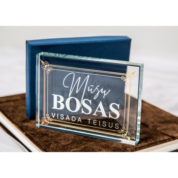 Sveikinimas stikle Bosui su užrašu, Mūsų Bosas Visada Teisus