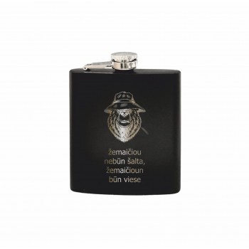 Metalinė Gertuvė, Fleškutė su užrašu, Žemaičiou Nebūn Šalta, Žemaičioun Būn Viese, Meška, juoda 200 ml.  Metalinė Gertuvė, Fleškutė su užrašu, Žemaičiou Nebūn Šalta, Žemaičioun Būn Viese, Meška, juoda 200 ml.