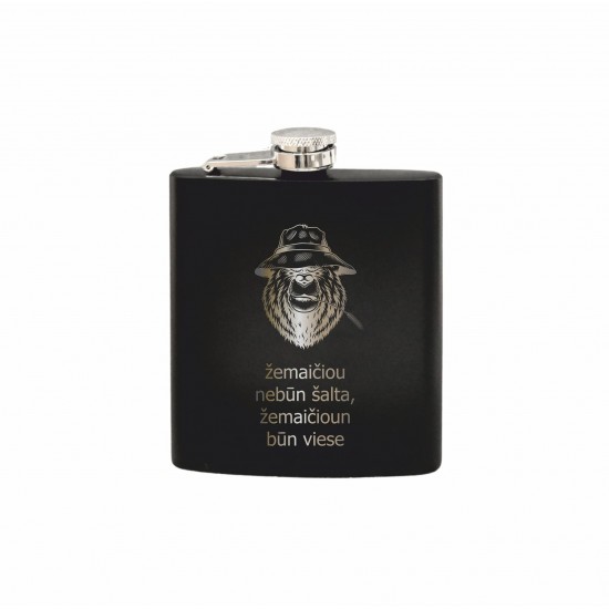 Metalinė Gertuvė, Fleškutė su užrašu, Žemaičiou Nebūn Šalta, Žemaičioun Būn Viese, Meška, juoda 200 ml.  Metalinė Gertuvė, Fleškutė su užrašu, Žemaičiou Nebūn Šalta, Žemaičioun Būn Viese, Meška, juoda 200 ml.