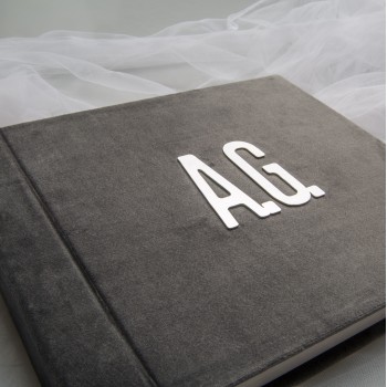 Nuotraukų albumas / linkėjimų knyga su veidrodiniu užrašu Nr. 1