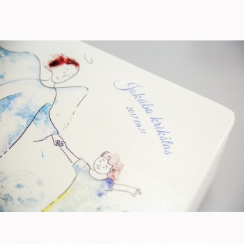 Spalvotas užrašas ant gaminio