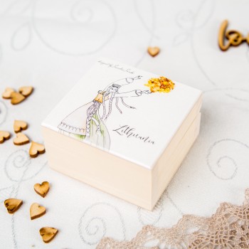 Medinė dėžutė su Gintarais, Lietuvaite ir Užrašu, Lietuva