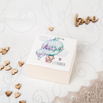 Medinė dėžutė su oro balionu ir užrašu, Lietuva