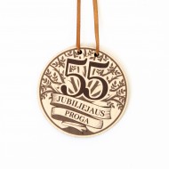 Medalis su užrašu 55 jubiliejaus proga, medinis su juostele