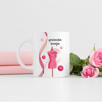 Puodelis su užrašu, Geriausia siuvėja