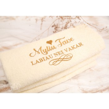 Siuvinėtas rankšluostis su užrašu Myliu Labiau Nei Vakar