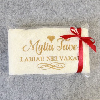 Siuvinėtas rankšluostis su užrašu Myliu Labiau Nei Vakar Siuvinėtas rankšluostis su užrašu Myliu Labiau Nei Vakar