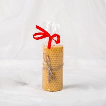 Natūralaus bičių vaško korinė žvakė (10 cm x 4,5 cm) Natūralaus bičių vaško korinė žvakė (10 cm x 4,5 cm)
