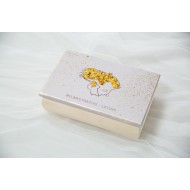 Dėžutė su gintarais "Lietuva" II 14,6x9,6x5,7 cm Dėžutė su gintarais "Lietuva" II 14,6x9,6x5,7 cm