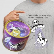 Marškinėliai skardinėje su NSO, su Karve ir užrašu, Su Pirmadieniais Viskas Normaliai...