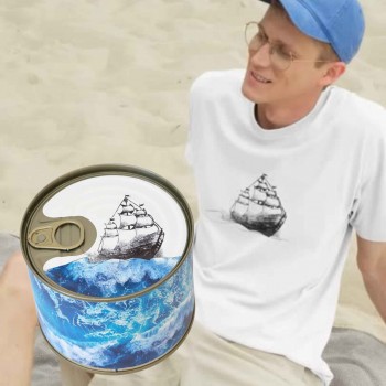 Marškinėliai Su Laivu, Skardinėje