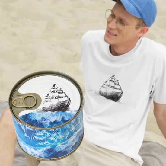 Marškinėliai Su Laivu, Skardinėje