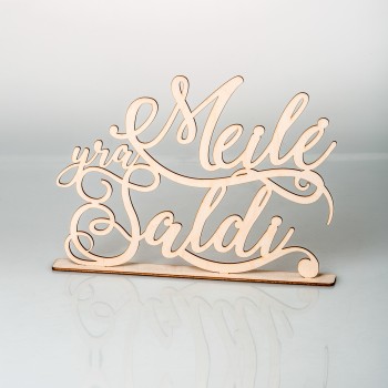 Pastatomas užrašas "Meilė yra saldi" Pastatomas užrašas "Meilė yra saldi"